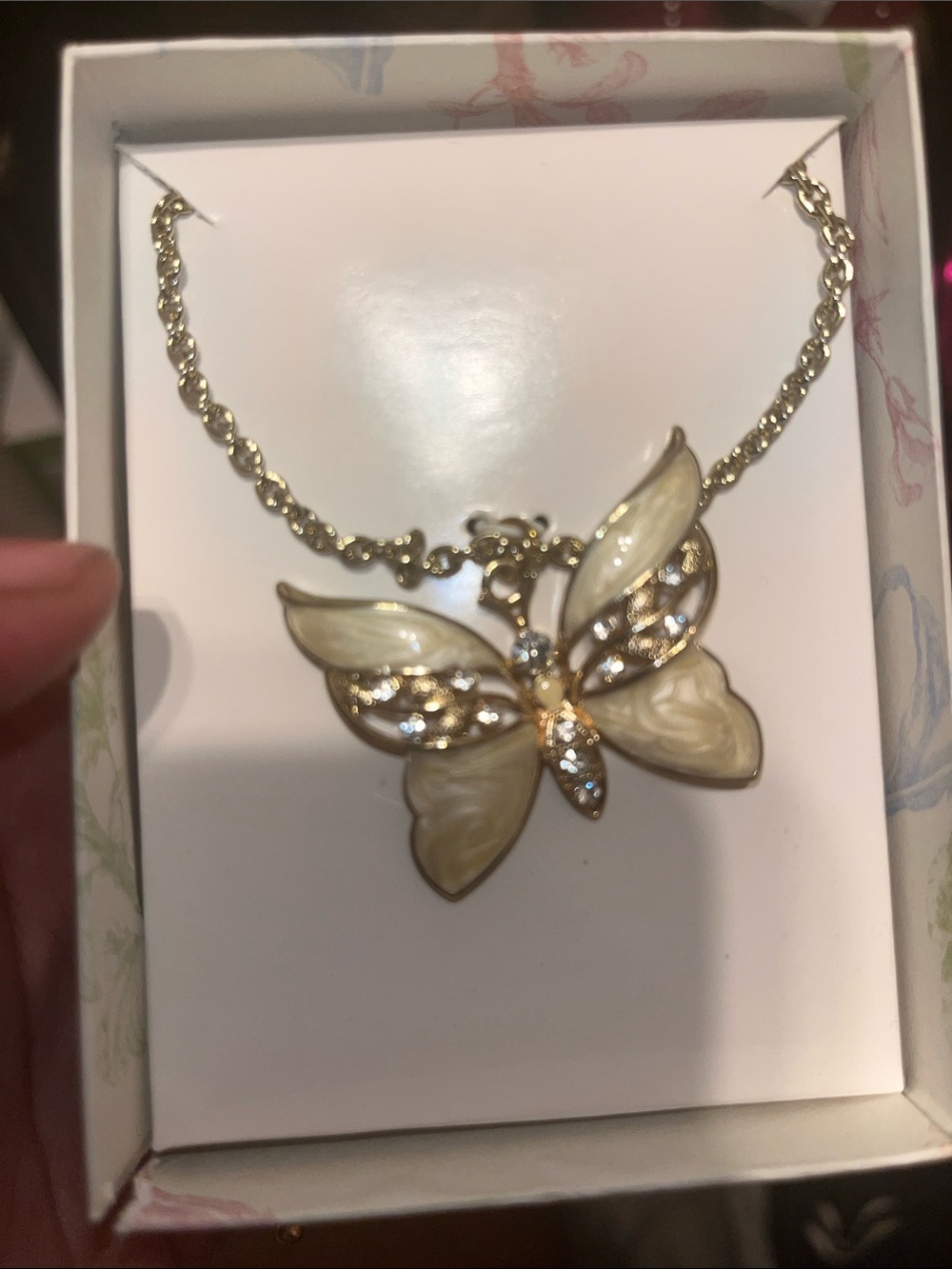 Elegant Cream Butterfly Pendant Necklace - Women Jewelry